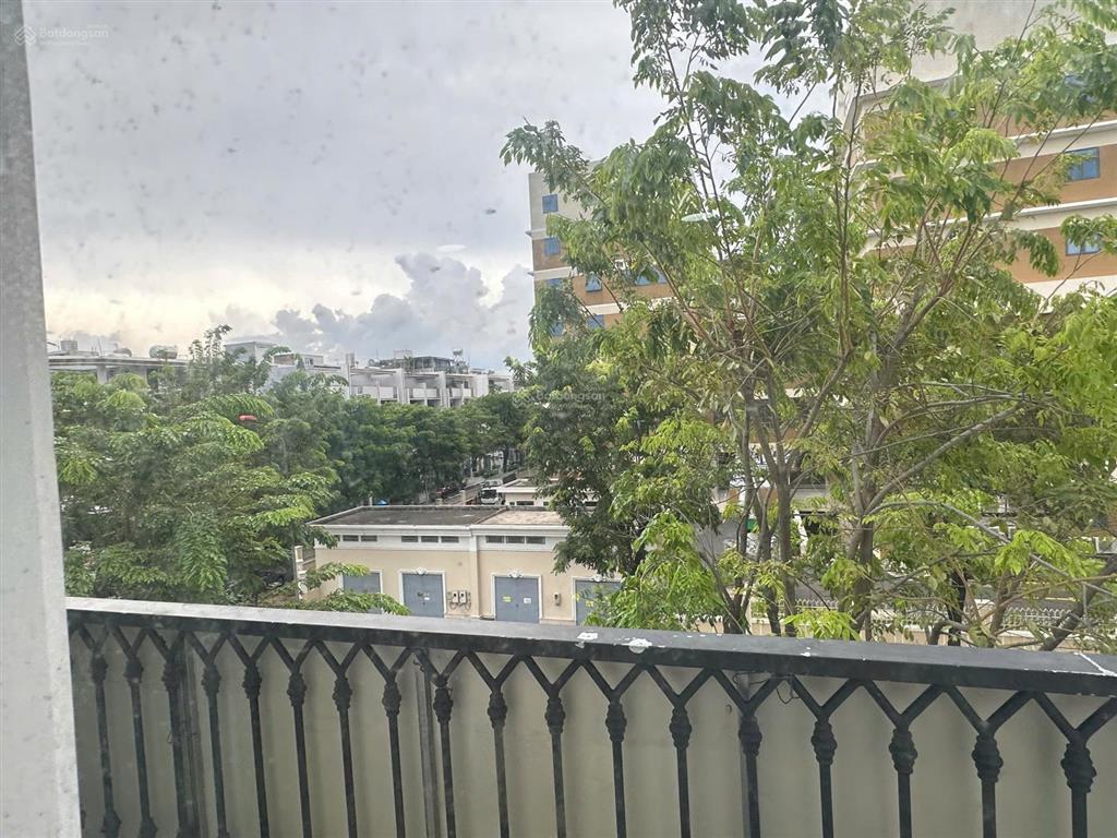 Văn phòng kdt vạn phúc city 65m2m giá 8.5tr full nội thất