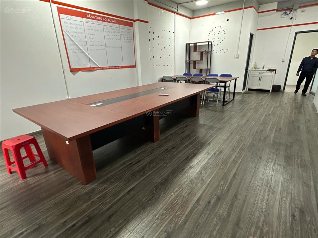 Văn phòng kdt vạn phúc city 65m2m giá 8.5tr full nội thất