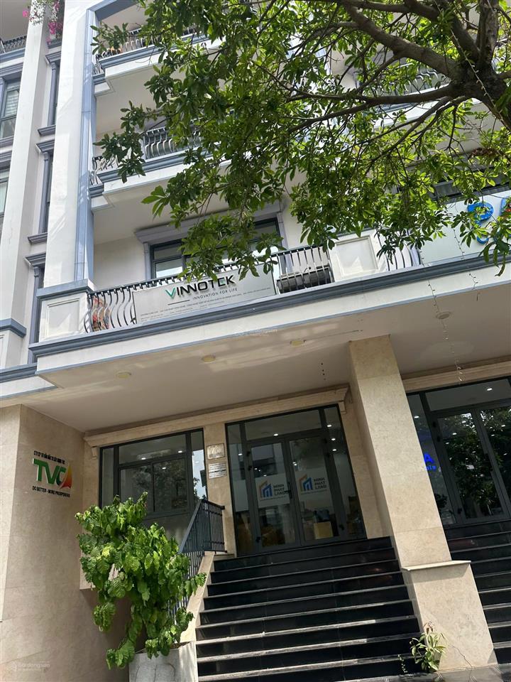 Cho thuê văn phòng tầng trệt ngang 7mx20m kđt vạn phúc city giá 16tr có ngăn kính
