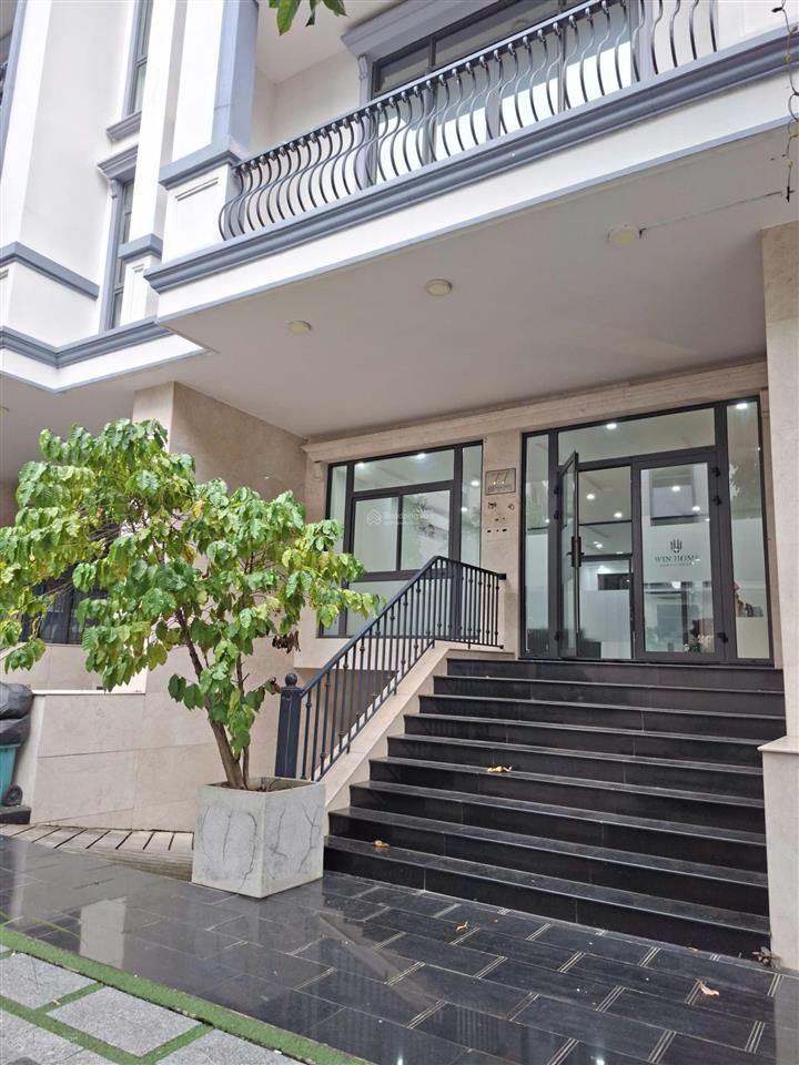 Cho thuê văn phòng tầng trệt ngang 7mx20m kđt vạn phúc city giá 16tr có ngăn kính