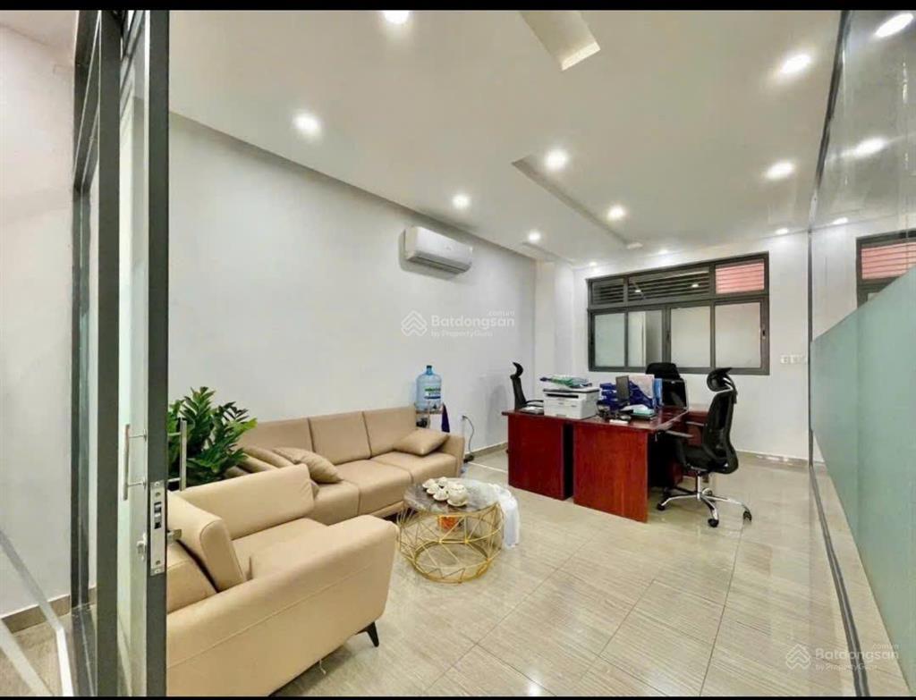 Cho thuê văn phòng tầng trệt ngang 7mx20m kđt vạn phúc city giá 16tr có ngăn kính