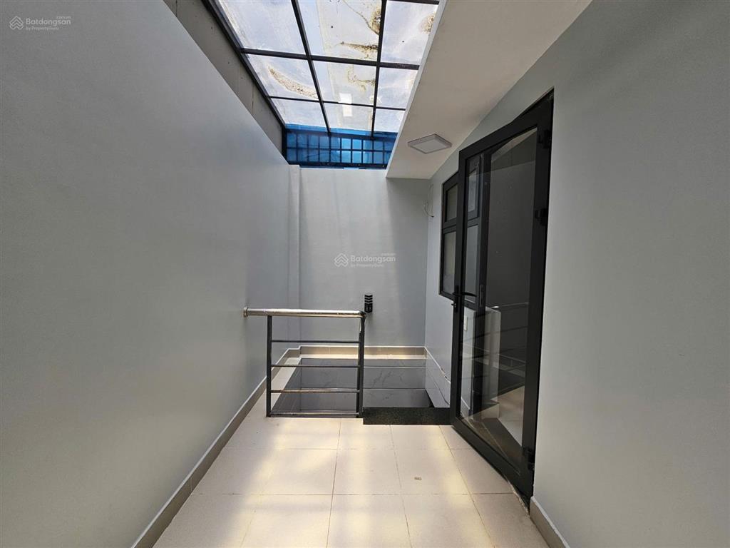 Nhà nguyên căn kdt vạn phúc city giá 32tr/th nhà như hình 5x23m