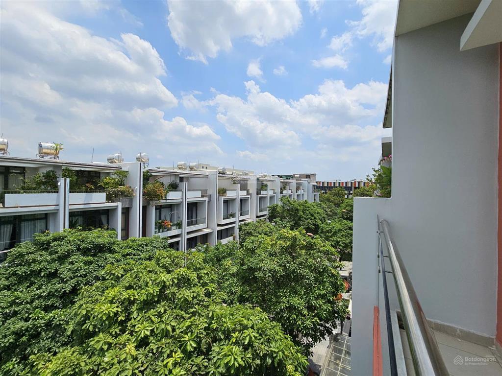 Nhà nguyên căn kdt vạn phúc city giá 32tr/th nhà như hình 5x23m