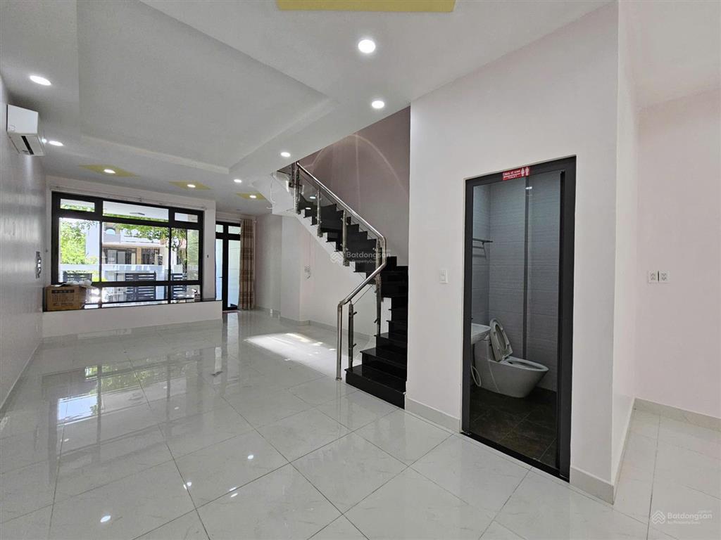 Nhà nguyên căn kdt vạn phúc city giá 32tr/th nhà như hình 5x23m