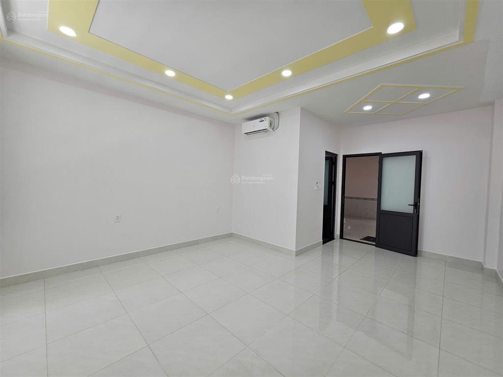 Nhà nguyên căn kdt vạn phúc city giá 32tr/th nhà như hình 5x23m