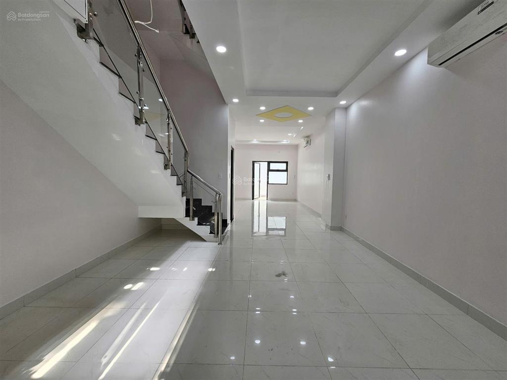 Nhà nguyên căn kdt vạn phúc city giá 32tr/th nhà như hình 5x23m