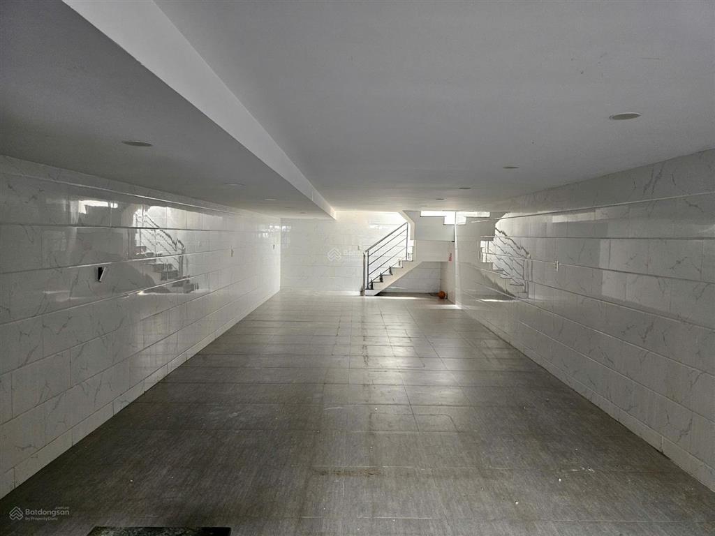 Nhà nguyên căn kdt vạn phúc city giá 32tr/th nhà như hình 5x23m