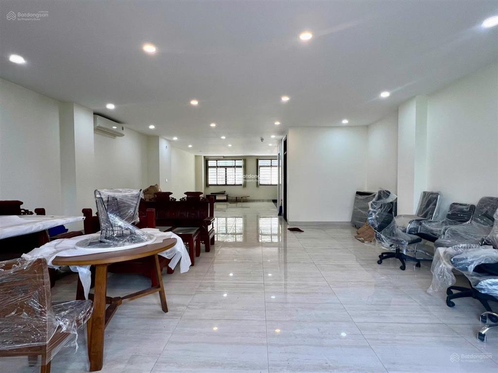Mặt tiền nguyễn thị nhung kdt vạn phúc 7x20m giá chỉ 65tr có thang máy