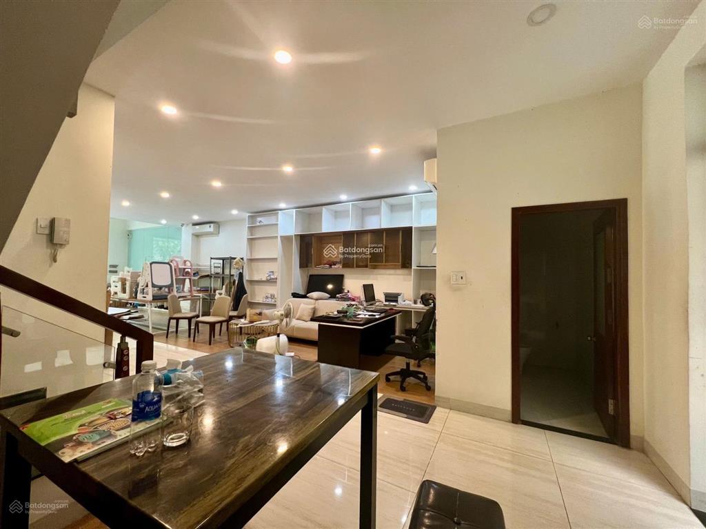 Mặt tiền nguyễn thị nhung kdt vạn phúc 7x20m giá chỉ 65tr có thang máy