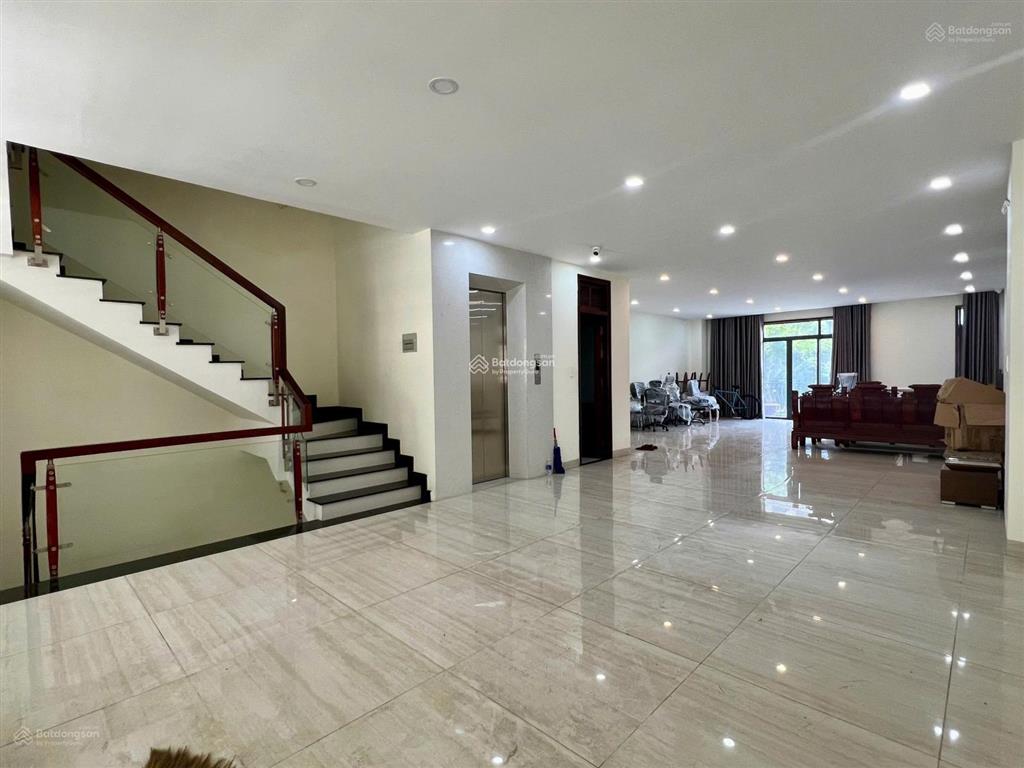 Mặt tiền nguyễn thị nhung kdt vạn phúc 7x20m giá chỉ 65tr có thang máy