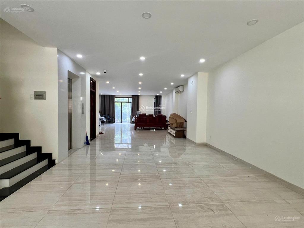 Mặt tiền nguyễn thị nhung kdt vạn phúc 7x20m giá chỉ 65tr có thang máy