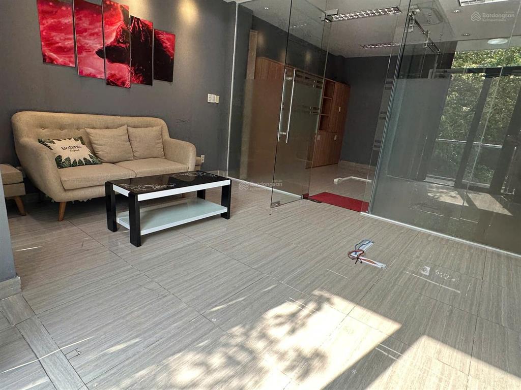 Cho thuê văn phòng kđt vạn phúc city 5x10m có thang máy giá 9,5tr