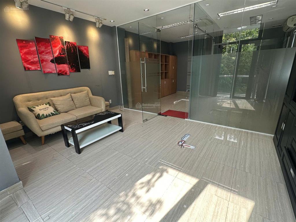 Cho thuê văn phòng kđt vạn phúc city 5x10m có thang máy giá 9,5tr