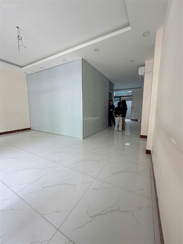 Cho thuê nguyên căn vạn phúc city 6x20m. có thang máy giá 37tr