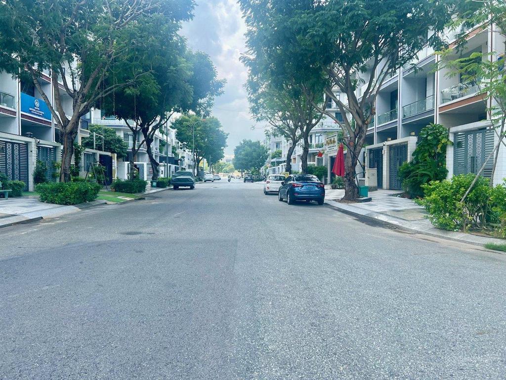Cho thuê nguyên căn vạn phúc city 6x20m. có thang máy giá 37tr