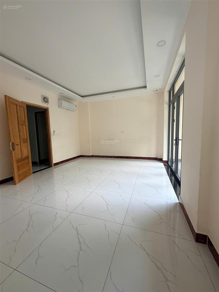 Cho thuê nguyên căn vạn phúc city 6x20m. có thang máy giá 37tr