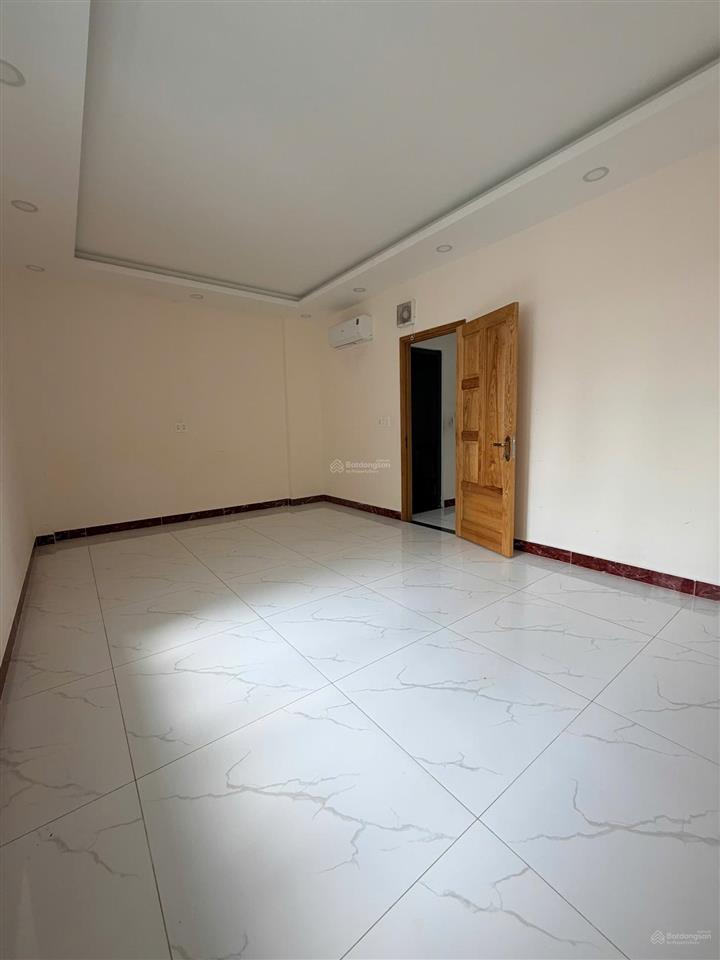 Cho thuê nguyên căn vạn phúc city 6x20m. có thang máy giá 37tr