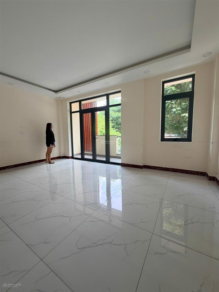 Cho thuê nguyên căn vạn phúc city 6x20m. có thang máy giá 37tr