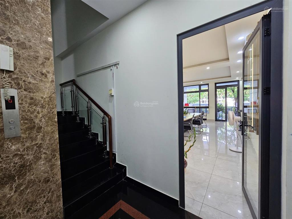 Cần bán nhà kdt vạn phúc city 5x21m có thang máy 22,5 tỷ