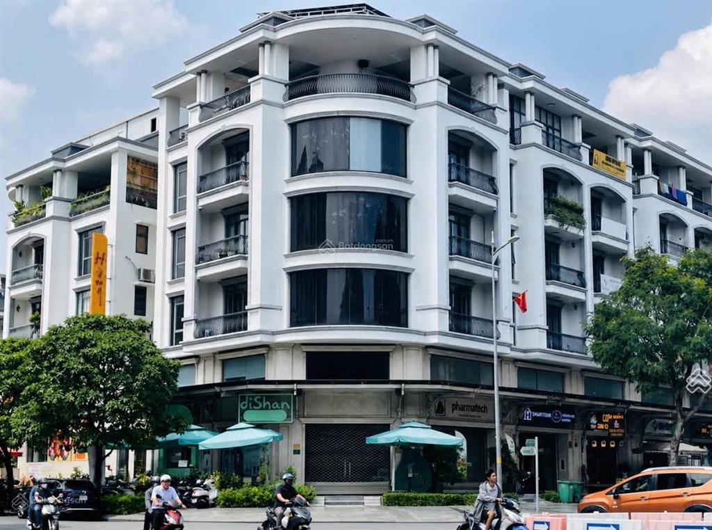 Cho thuê nhà mặt tiền nguyễn thị nhung vạn phúc city có thang máy 12x24m giá 150tr 1 trệt 5 lầu