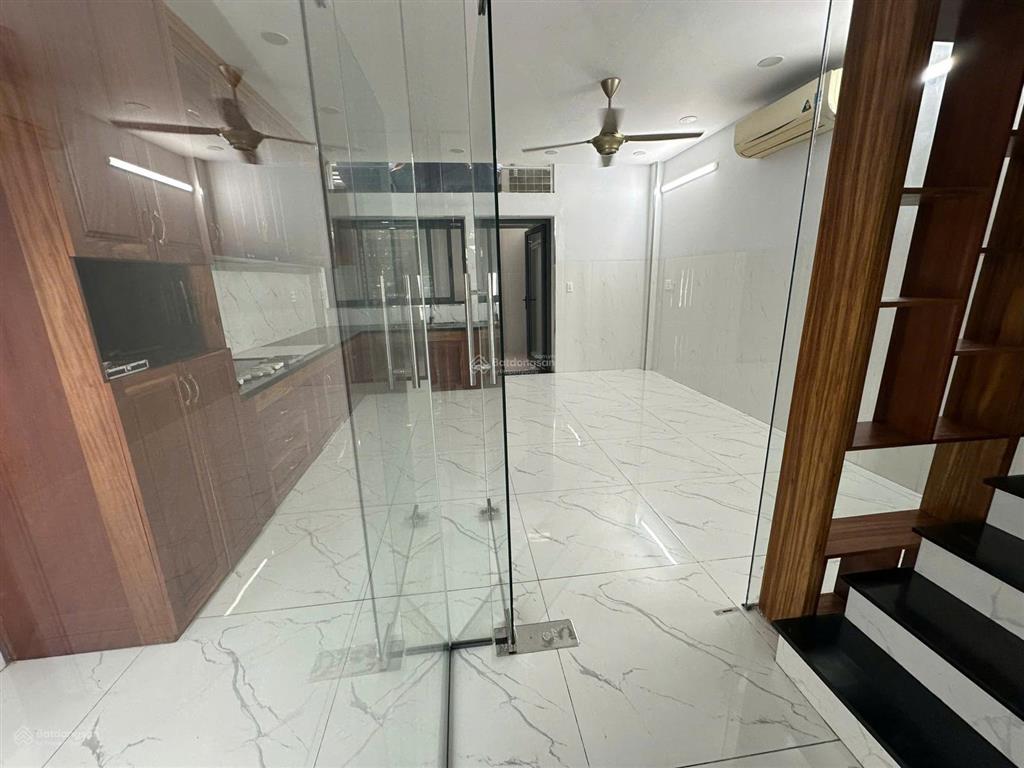 Cho thuê văn phòng tầng trệt giá 12,5tr 5x21m