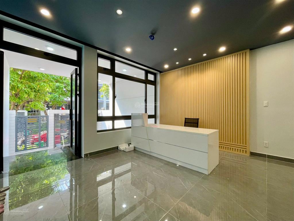 Cho thuê nguyên căn kđt vạn phúc city giá 32tr có thang máy
