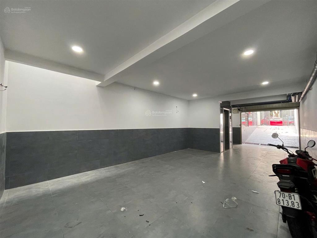 Cho thuê nguyên căn kđt vạn phúc city giá 32tr có thang máy