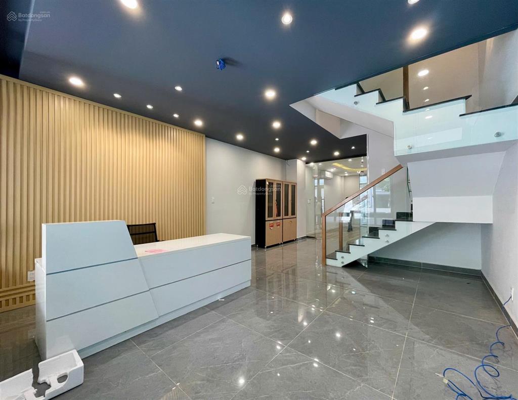 Cho thuê nguyên căn kđt vạn phúc city giá 32tr có thang máy