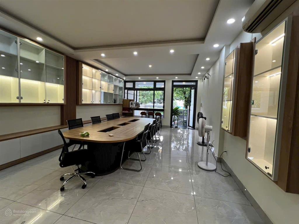 Cho thuê tầng trệt văn phòng kđt vạn phúc city như hình 5x20m giá 10tr