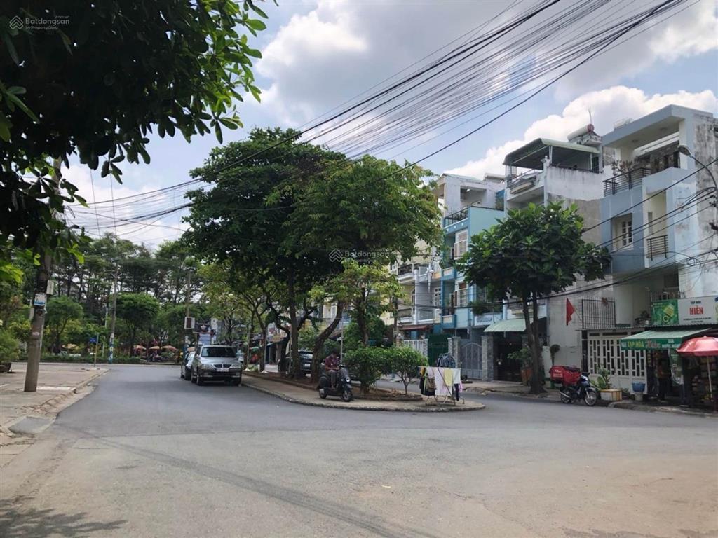 Giảm mạnh hơn 3 tỷ  gấp bán biệt thự sân vườn  hồ bơi  phước bình  q9  gần the global city.
