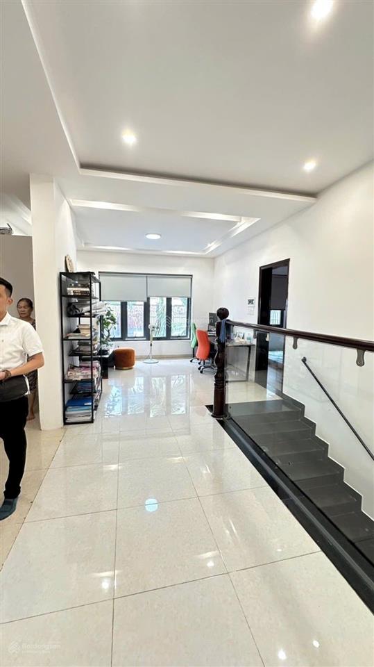 Giảm mạnh hơn 3 tỷ  gấp bán biệt thự sân vườn  hồ bơi  phước bình  q9  gần the global city.
