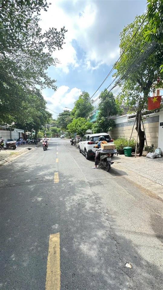 Giảm mạnh hơn 3 tỷ  gấp bán biệt thự sân vườn  hồ bơi  phước bình  q9  gần the global city.