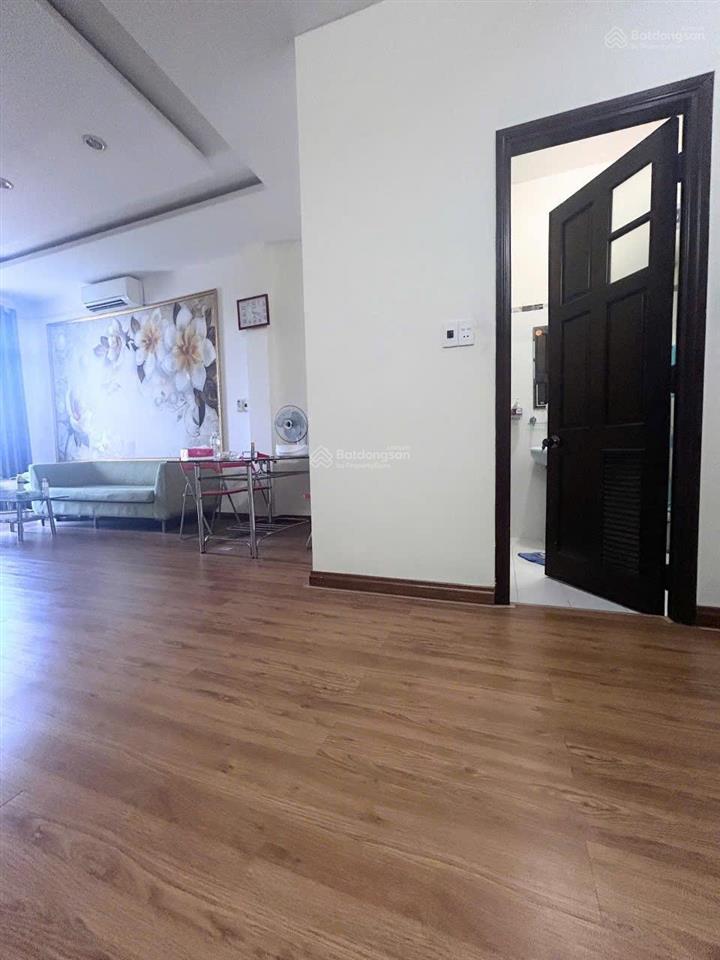 Cho thuê nhà mặt phố 3/2, 22 triệu, 100m2, 5pn, 6wc, giá ưu đãi!