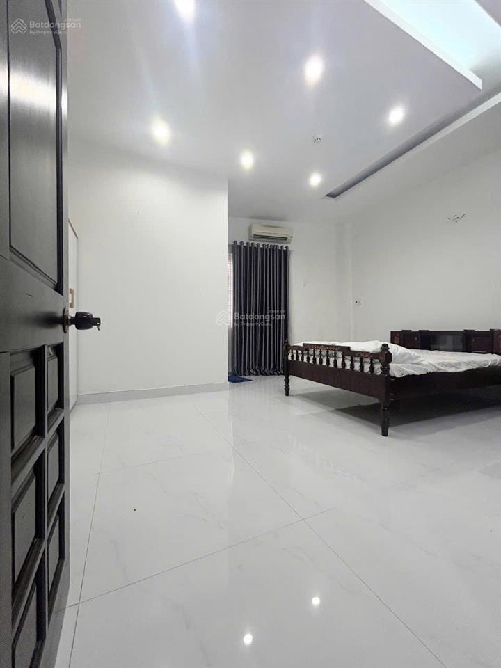 Cho thuê nhà mặt phố 3/2, 22 triệu, 100m2, 5pn, 6wc, giá ưu đãi!