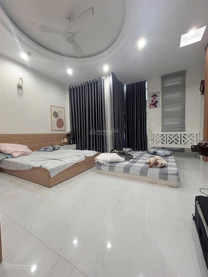 Cho thuê nhà mặt phố 3/2, 22 triệu, 100m2, 5pn, 6wc, giá ưu đãi!