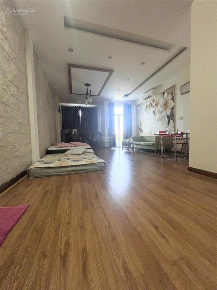 Cho thuê nhà mặt phố 3/2, 22 triệu, 100m2, 5pn, 6wc, giá ưu đãi!