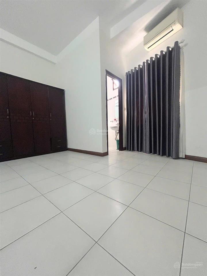 Cho thuê nhà mặt phố 3/2, 22 triệu, 100m2, 5pn, 6wc, giá ưu đãi!