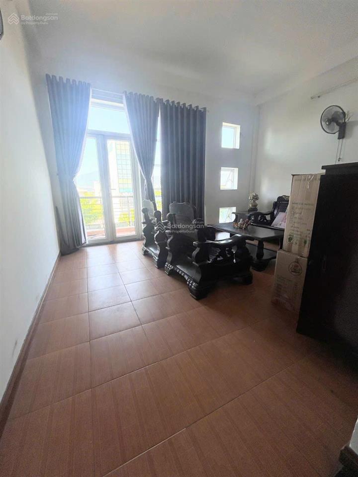 Cho thuê nhà mặt phố 3/2, 22 triệu, 100m2, 5pn, 6wc, giá ưu đãi!