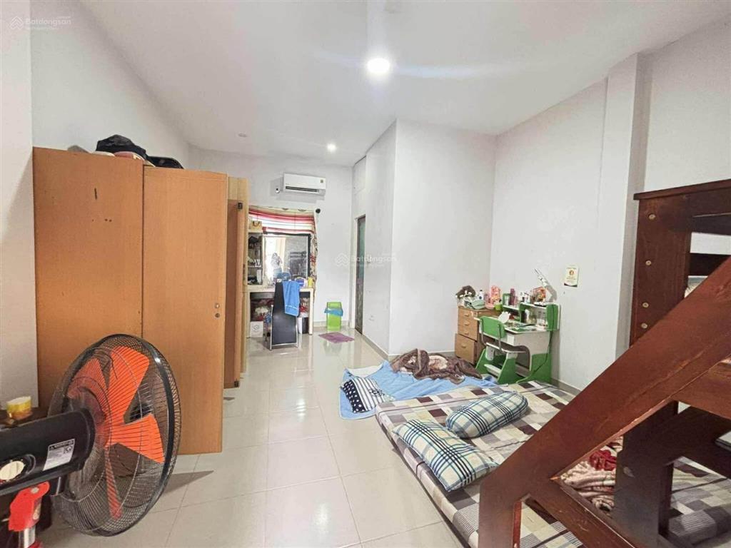 Chỉ 4.5 tỷ, có ngay căn nhà 2 tầng 72m2. cạnh chợ tăng nhơn phú + lê văn việt. dt 72m2 ( 4.6 x 16 )