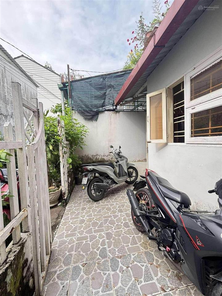 Chỉ 4.5 tỷ, có ngay căn nhà 2 tầng 72m2. cạnh chợ tăng nhơn phú + lê văn việt. dt 72m2 ( 4.6 x 16 )