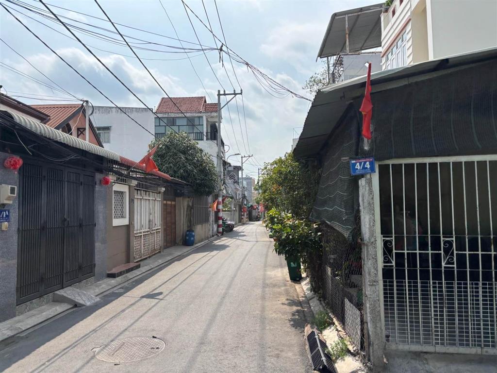 Chỉ 4.5 tỷ, có ngay căn nhà 2 tầng 72m2. cạnh chợ tăng nhơn phú + lê văn việt. dt 72m2 ( 4.6 x 16 )