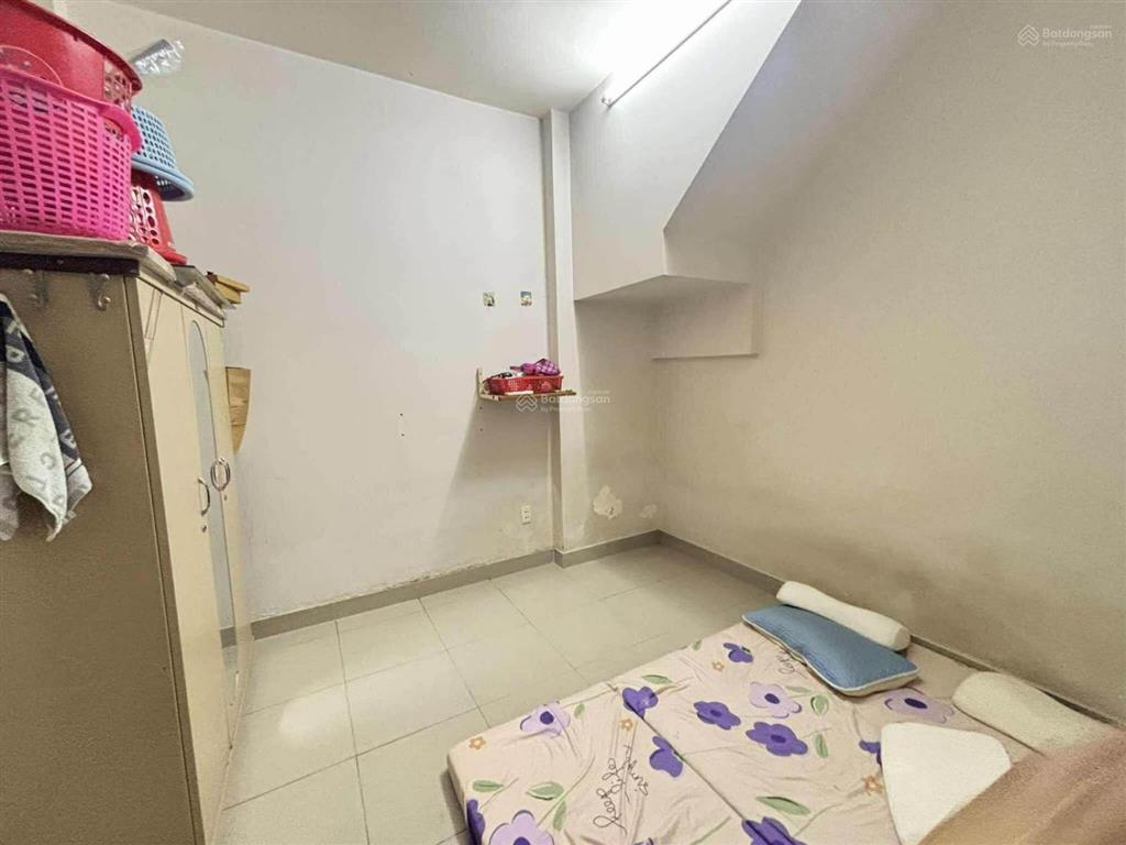 Chỉ 4.5 tỷ, có ngay căn nhà 2 tầng 72m2. cạnh chợ tăng nhơn phú + lê văn việt. dt 72m2 ( 4.6 x 16 )