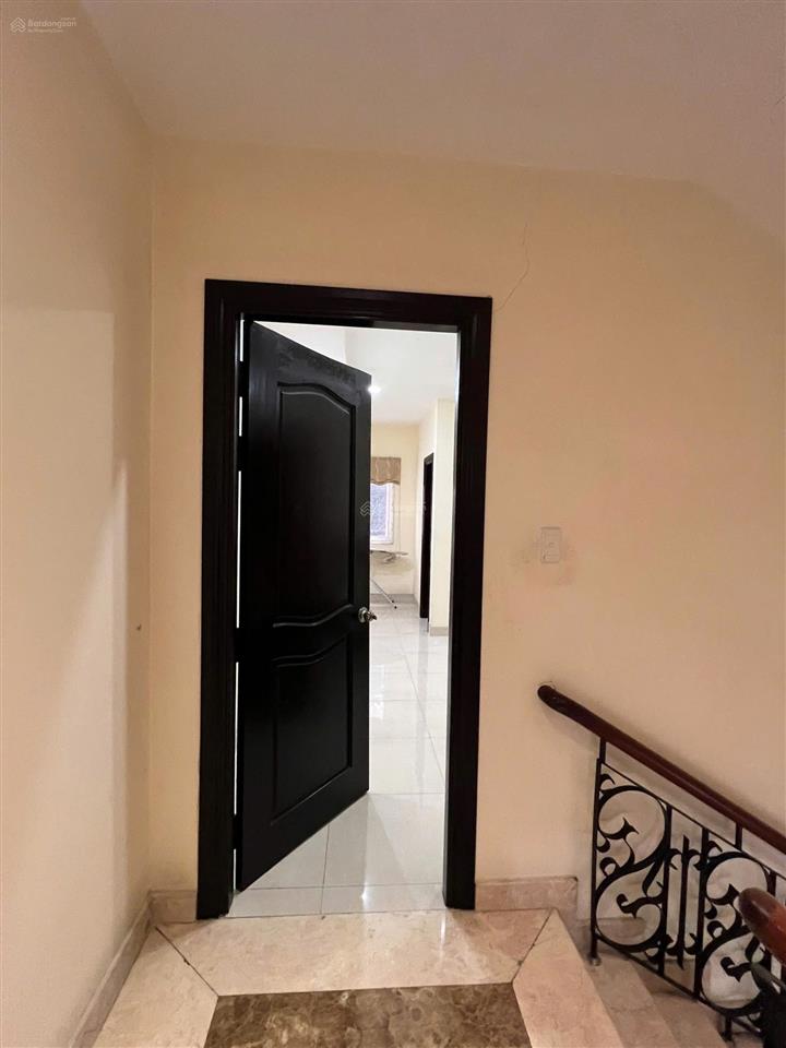 Cho thuê nhà hẽm xe hơi nguyễn văn đậu 5x22m 4pn + phòng thờ ở & kd ok 35tr