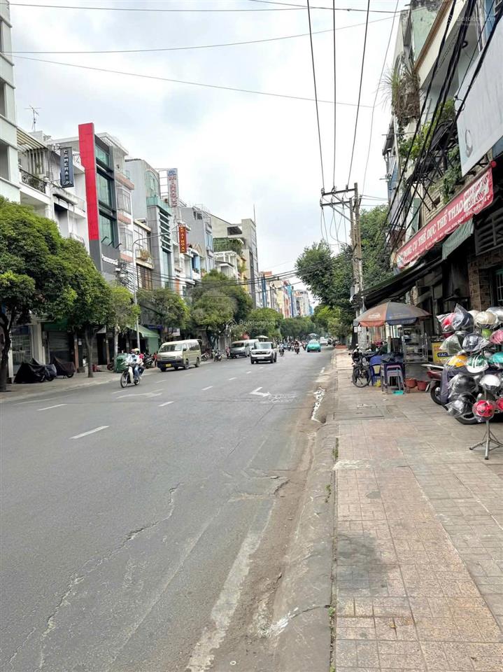 Cho thuê nhà 30tr  mặt tiền ung văn khiêm 4pn