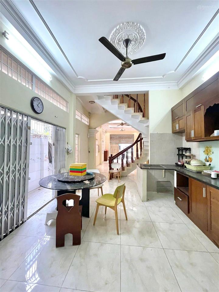 Hẽm kinh doanh   bùi đình túy  5x20m 4 tầng  giá 25tr
