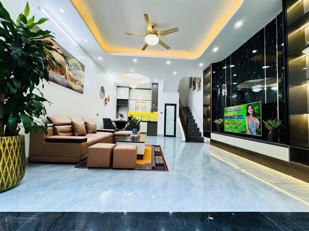Mặt tiền lê văn việt, q9 72m2 shr đầy đủ nội thất