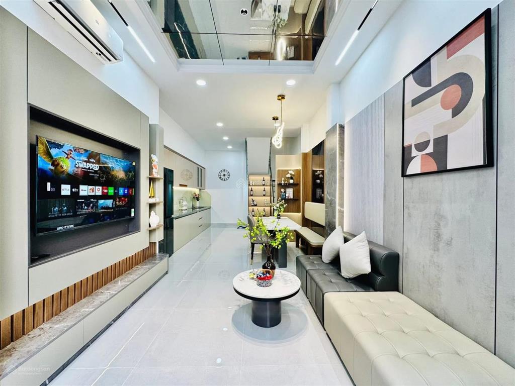 2tỷ470 còn tl mặt tiền hai bà trưng, q1, 72m2, shr đầy đủ nội thất