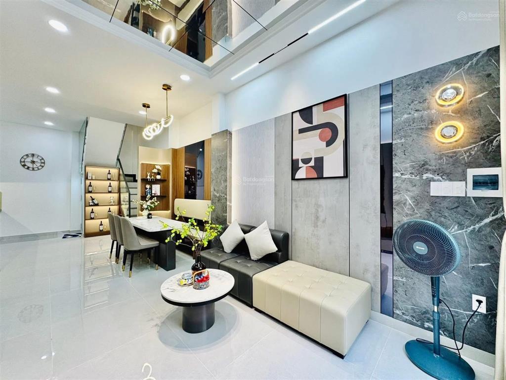 2tỷ470 còn tl mặt tiền hai bà trưng, q1, 72m2, shr đầy đủ nội thất