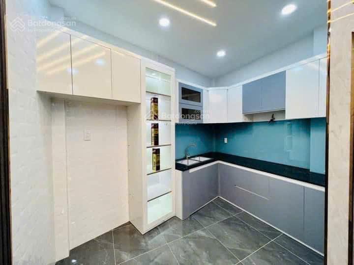 Còn thương lượng. mặt tiền trường sa, quận 3. shr đầy đủ nội thất