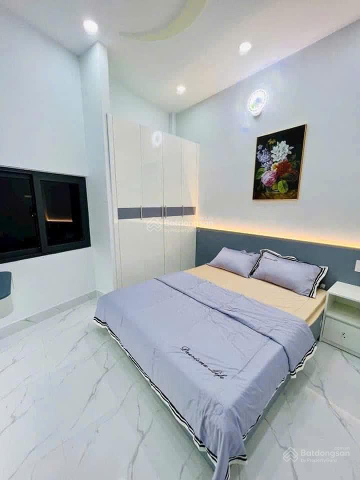 Còn thương lượng. mặt tiền trường sa, quận 3. shr đầy đủ nội thất